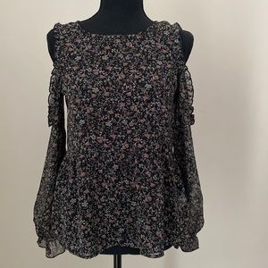 American Eagle blouse/Top. Long Sleeve. Cold Shoulder. Size Small.